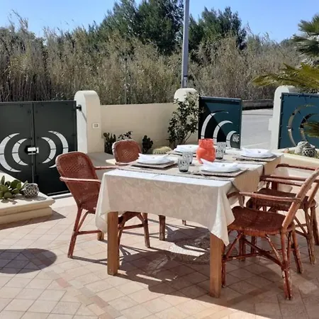 A&B Homes Leuca Lighthouse 펜션 레우카